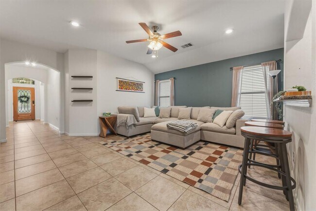 Building Photo - 5809 Scenic Lake Dr