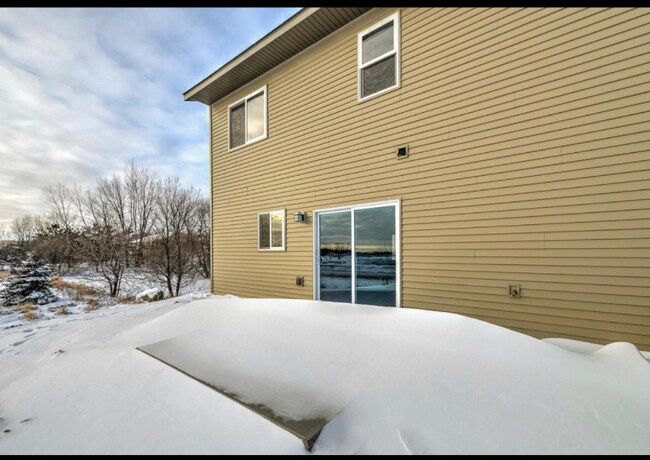 Building Photo - 419 Sierra Pl