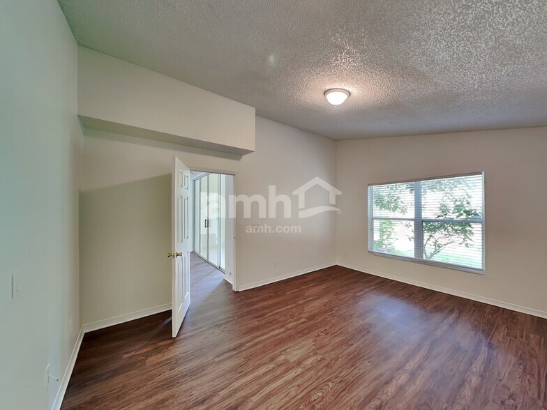 Building Photo - 12636 Enclave Dr