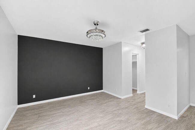 Building Photo - 208 Caribe Ct
