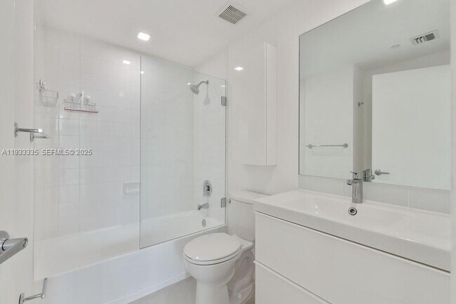 Building Photo - 2475 Brickell Ave