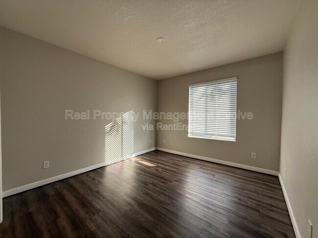 Building Photo - 5995 N 78th St