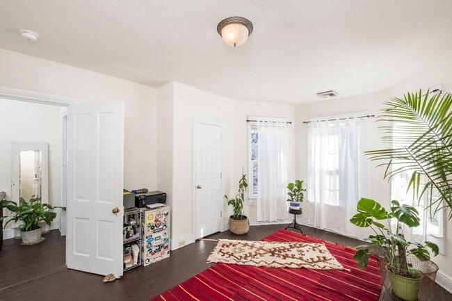 Building Photo - 2 BR/ 2 BA Historic Church Hill Home. Available February 10th!