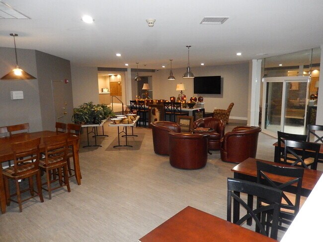 Building Photo - 120 Lakeview Dr