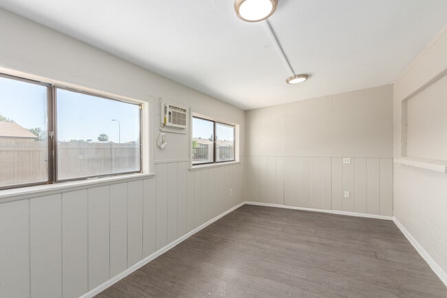 Building Photo - 961 W Fogal Way