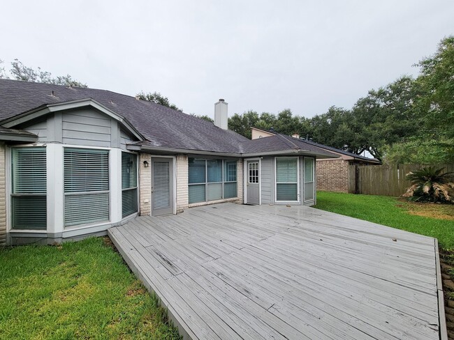 Building Photo - 2118 Creekshire Dr