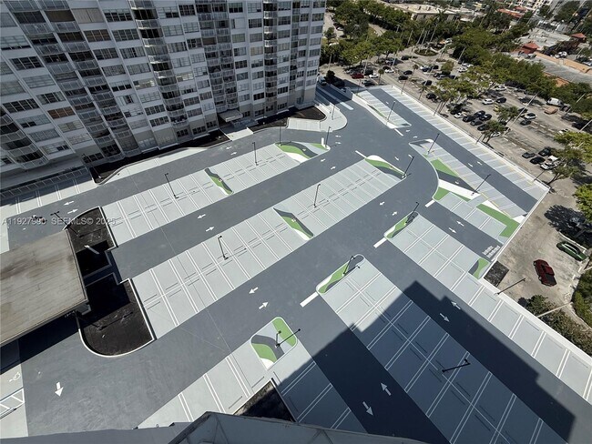 Building Photo - 18051 Biscayne Blvd