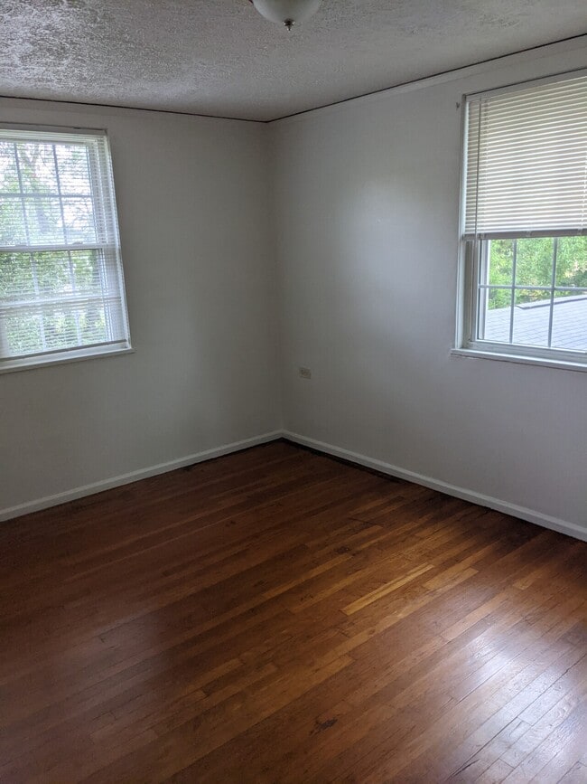 Building Photo - Farragurt Rd. 113-127