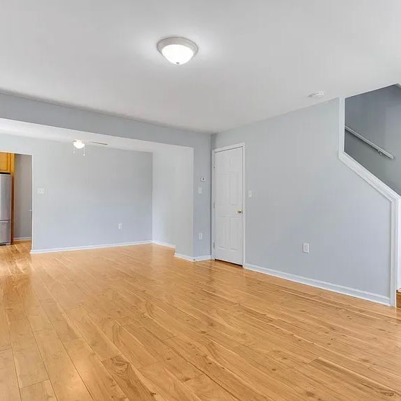 Building Photo - 8221 Tomlinson Ct