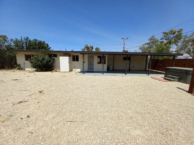 Building Photo - Beautifully Renovated 3 bd, 2 ba in Old To...