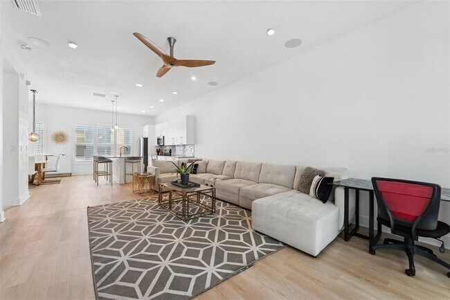 Building Photo - 4810 W McElroy Ave