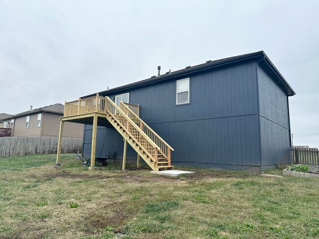 Building Photo - 3 Bed | 2.5 Bath | 2 Car Split Level Home in Belton