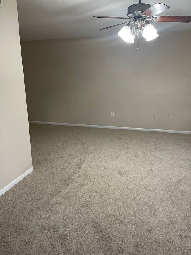 Building Photo - 3bed/2bath Single Family Home