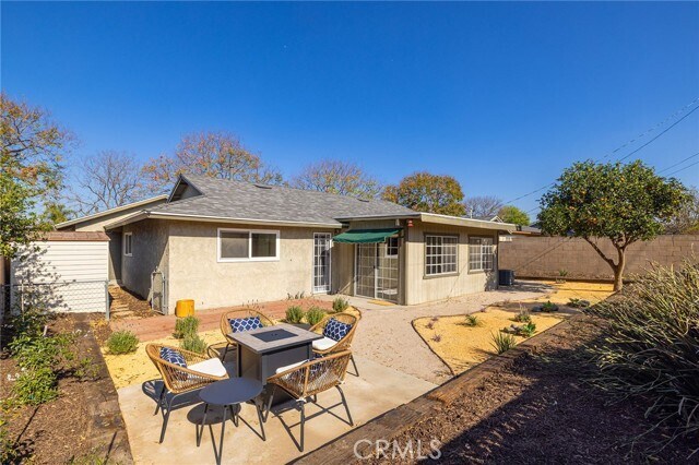 Building Photo - 2206 Stinson St