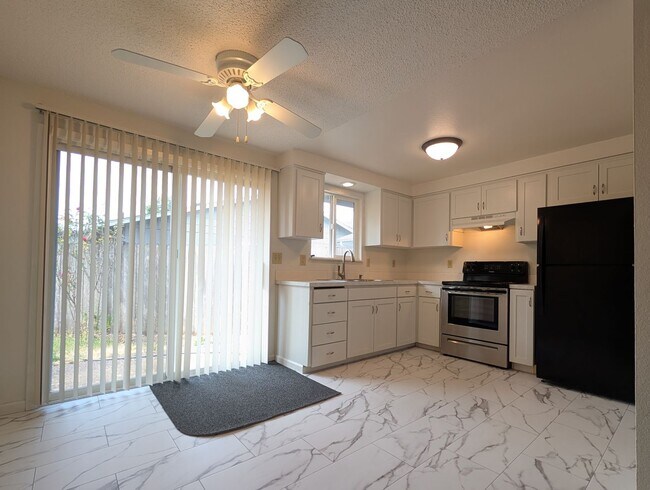 Building Photo - Nice 2 Bedroom, 1-Bath Duplex In Thurston Area of Springfield!