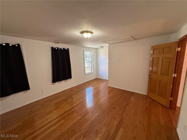 Building Photo - 1576 E 36th St
