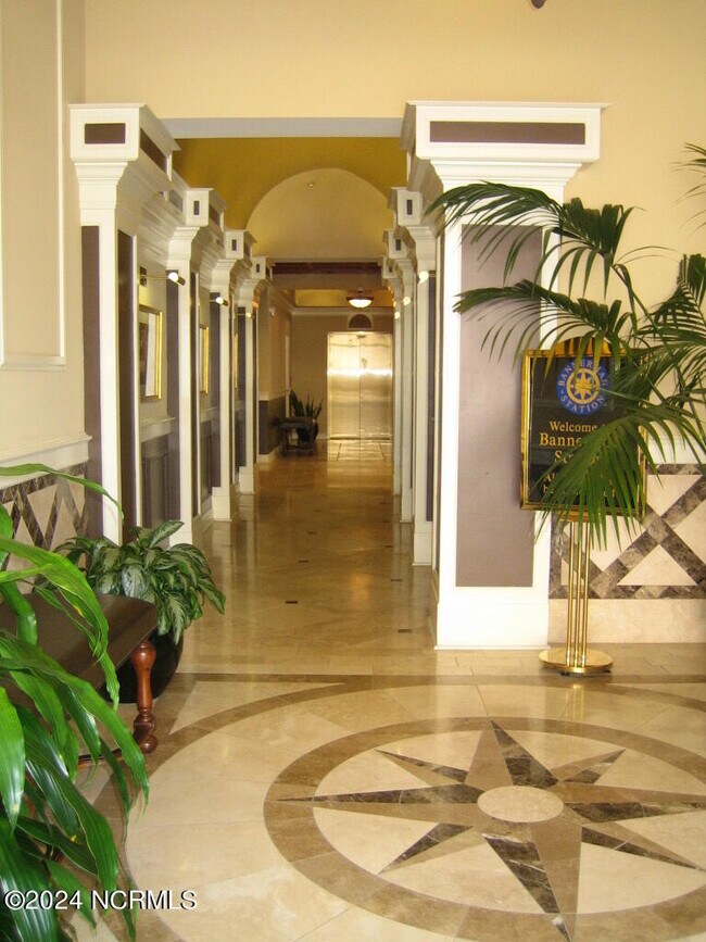 Building Photo - 124 Walnut St