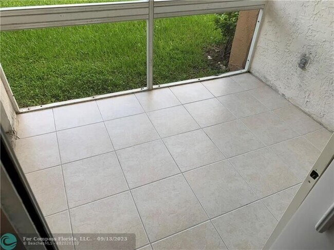 Building Photo - 755 NW 92nd Ave