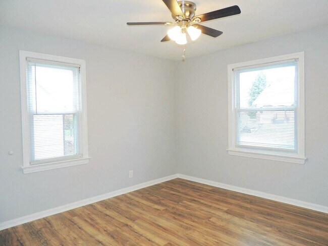 Building Photo - 106 Cowles Ave