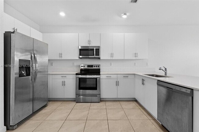 Building Photo - 2619 SE 11th St