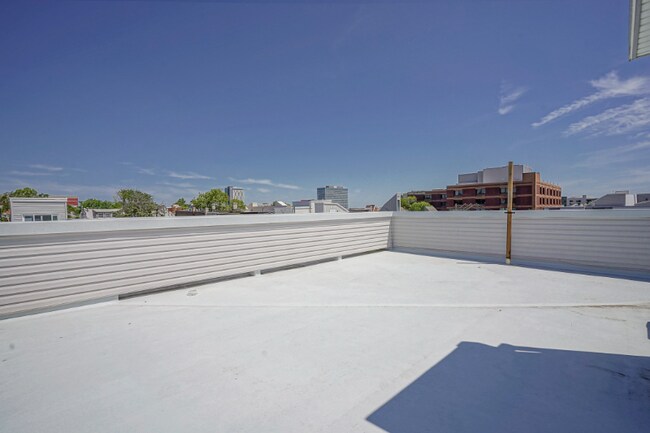 Building Photo - 1710 Cambridge St