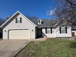 Building Photo - 3 Bed / 2 Bath Springfield Address, Republic Schools