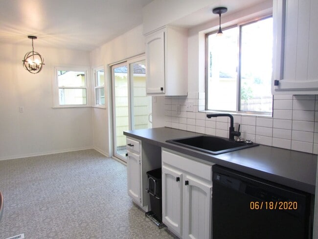 Building Photo - Roommate Needed for 3 Bed Home Close to Bo...