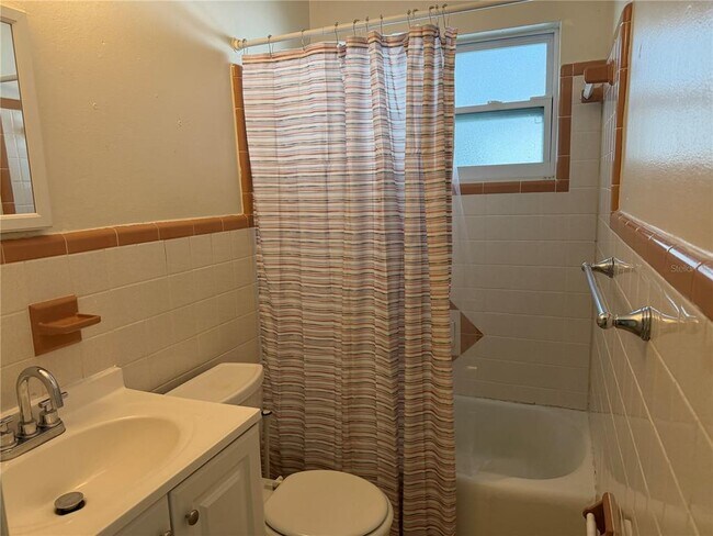 Building Photo - 817 Margo St