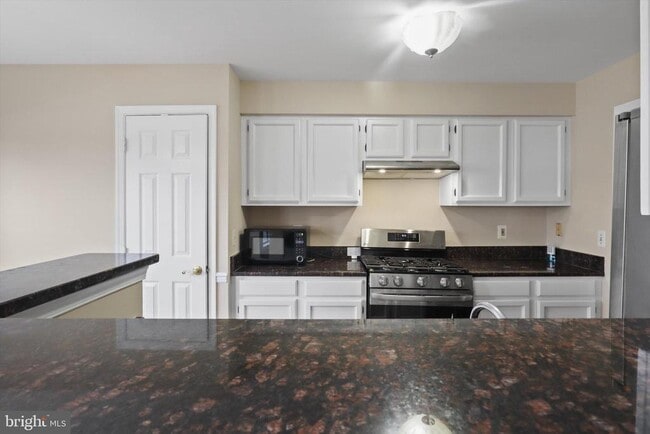 Building Photo - 8058 Lisle Dr