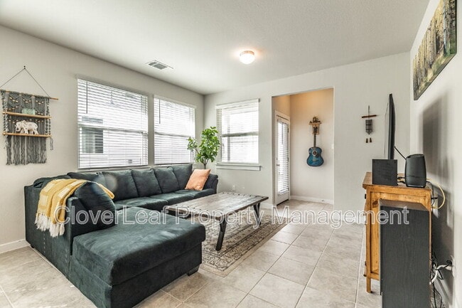 Building Photo - 412 Hortus Dr
