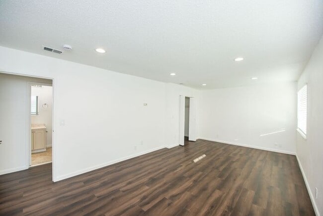 Building Photo - Newly Remodeled Single Family Home