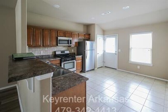 Building Photo - Beautiful East Fayetteville 3 bedroom/2 bath home!