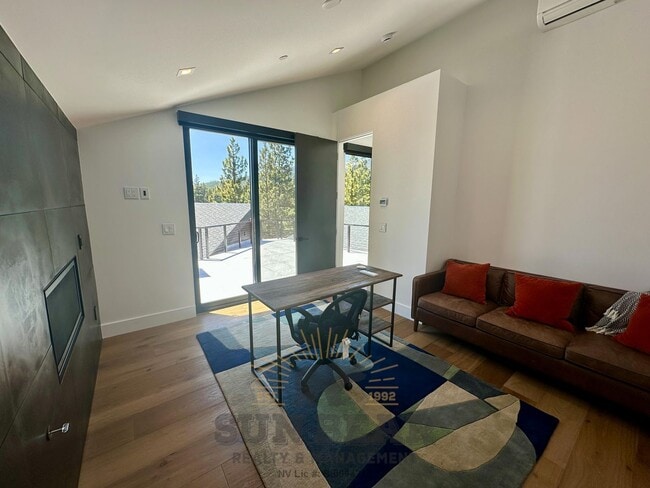 Building Photo - Luxury Mountain Retreat