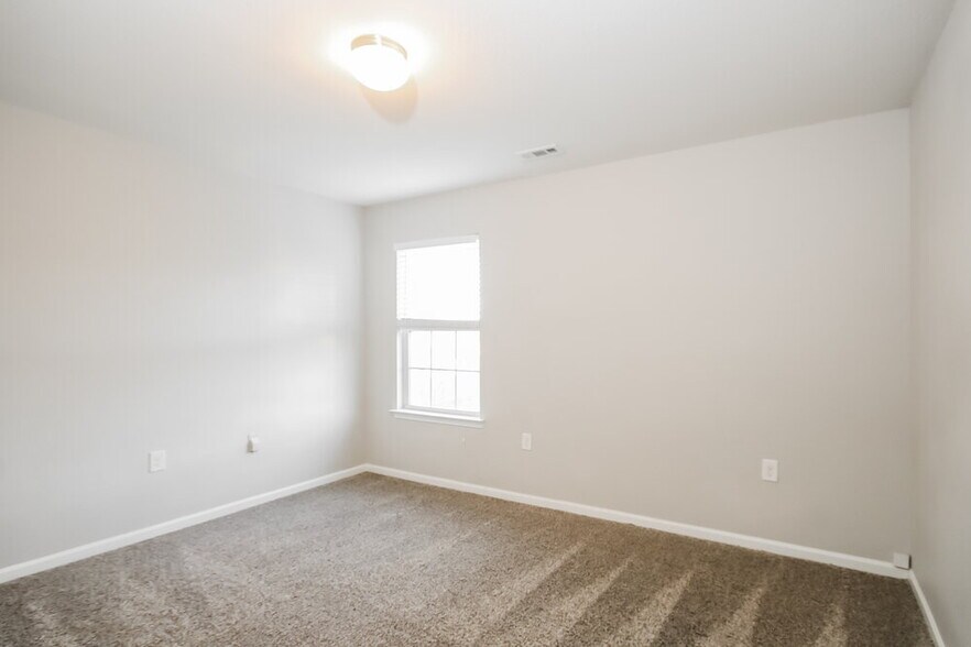 Building Photo - 1418 River Run Rd