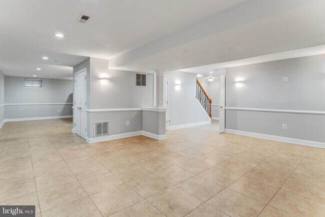 Building Photo - 7505 Castle Rock Dr