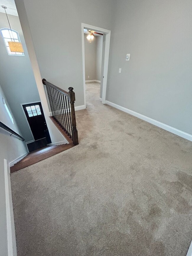 Building Photo - 3 Bedroom 3.5 Bath Spacious Townhome