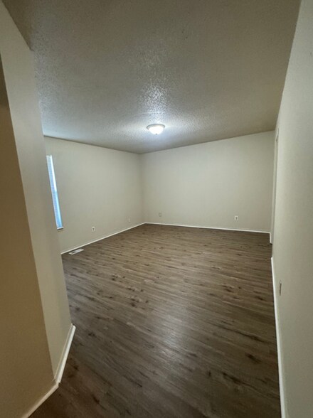 Building Photo - 1015 Westward Trails Dr