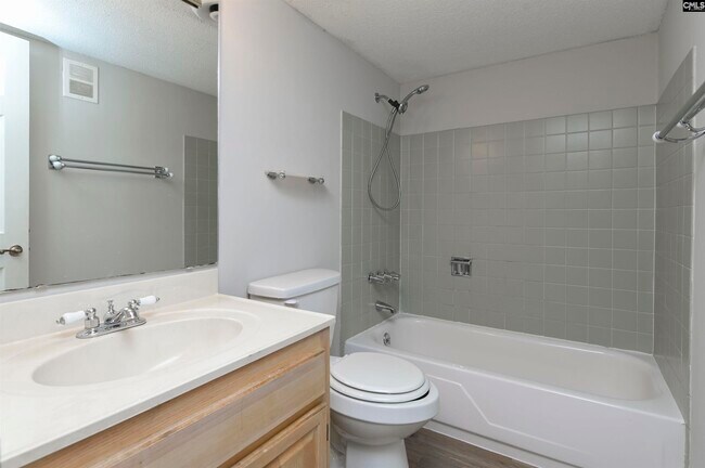 Building Photo - 5516 Lakeshore Dr