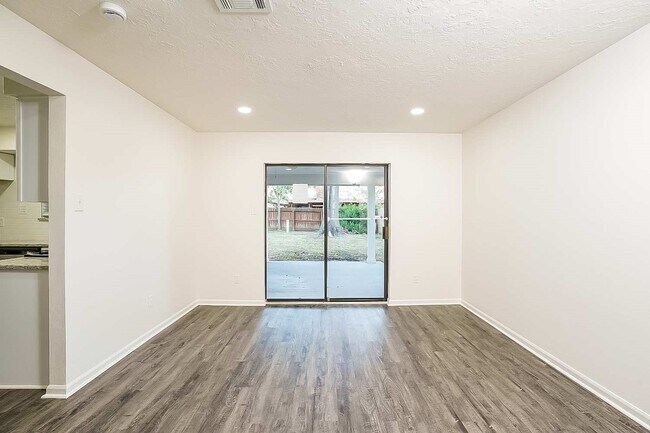 Building Photo - 7838 Sunny Ridge Dr