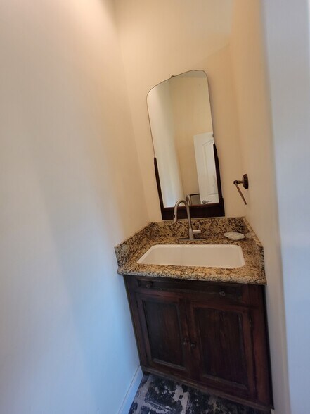 Half bath and garage - 410 Miramar Dr