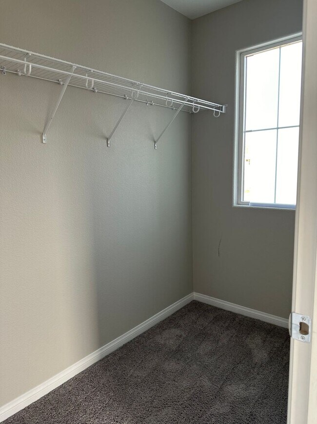 Building Photo - Upgraded, 3 bedroom Inspirada Townhome