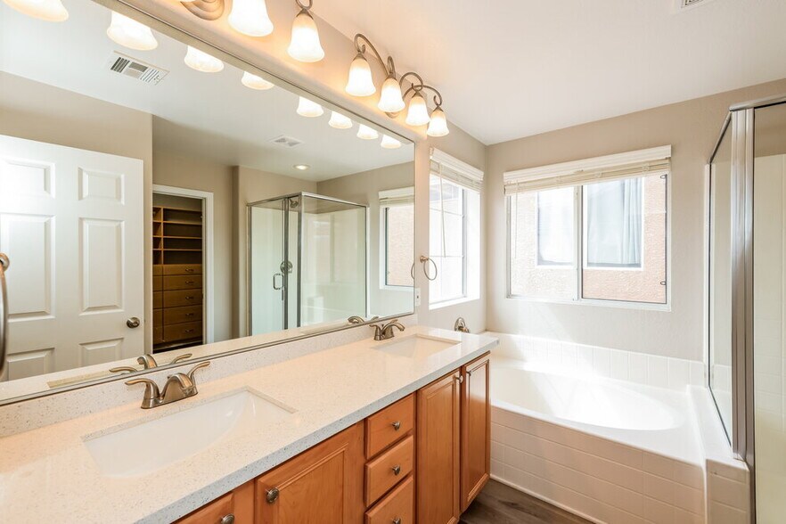 Building Photo - 1004 Clearwater River Ave