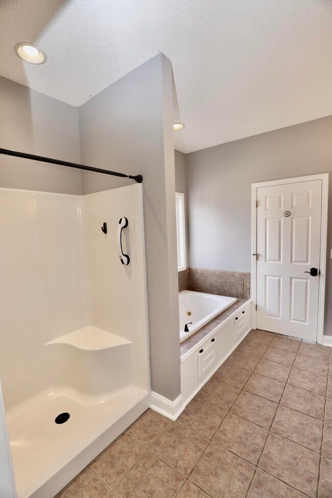 Building Photo - 1855 Beachforest Way