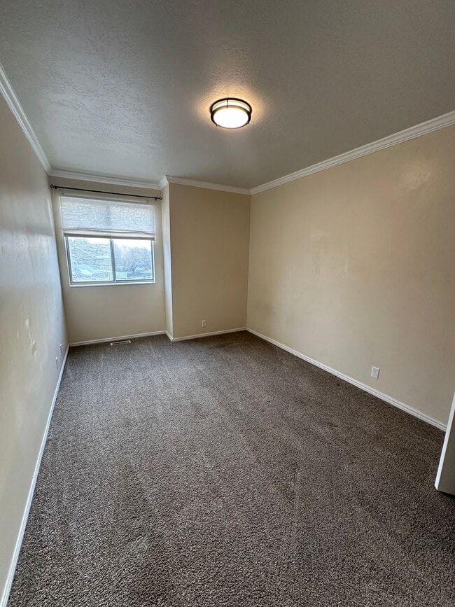 Building Photo - GET $500 OFF THE FIRST MONTHS RENT!!!