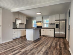 Building Photo - 1714 Rowland Ave