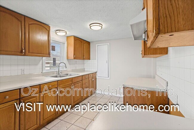 Building Photo - 2936 Stewart Ave