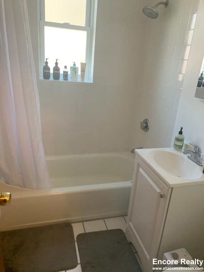 Building Photo - 111 Norway St