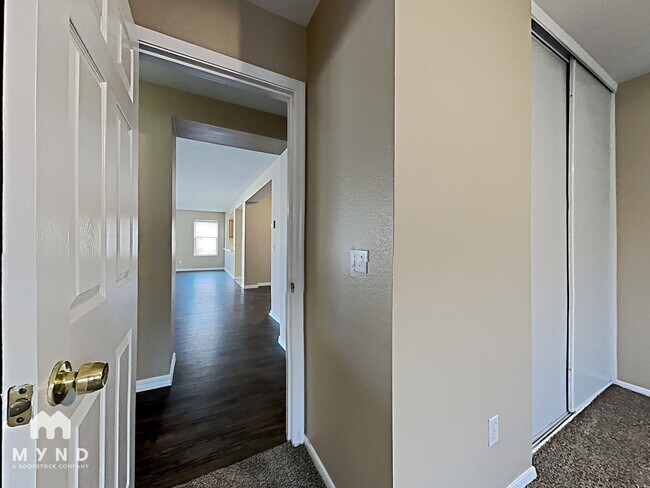 Building Photo - 8128 W Mission Ln