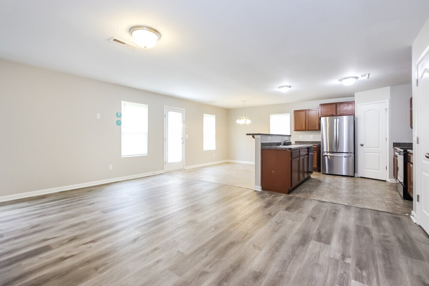 Building Photo - 117 Ashmore Dr