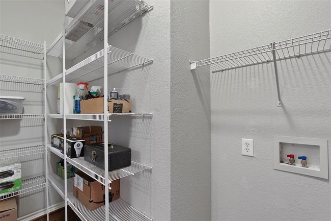 Building Photo - 604 Mozart Way